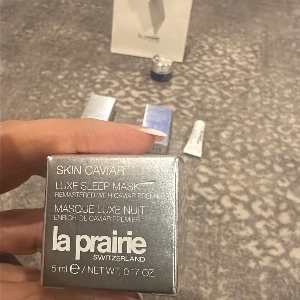 LA PRAIRIE BAG, 3 CAVIAR SLEEP MASK 1 JAR 2 TUBES